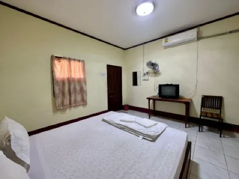 Keosimoon Guesthouse Hotels near ສະຖານີວັງວຽງ