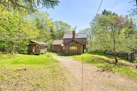 Boothbay Harbor Cabin w/ Spacious Deck & Yard! Hotel a Boothbay Harbor