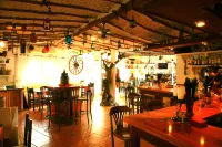 Villa Columbus Rooms and Restaurant - С баром