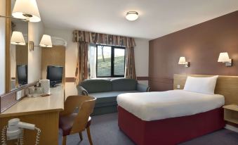 Days Inn by Wyndham Membury M4