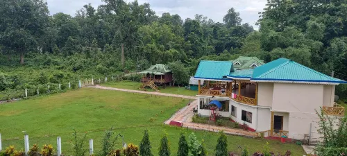 Delight Green Heaven Resort, Lataguri Hôtels à : Chalsa Mahabari