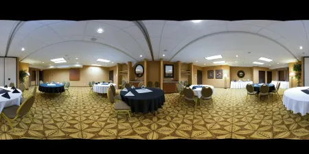 Holiday Inn Express Grande Prairie Отели в г. Гранд-Прери