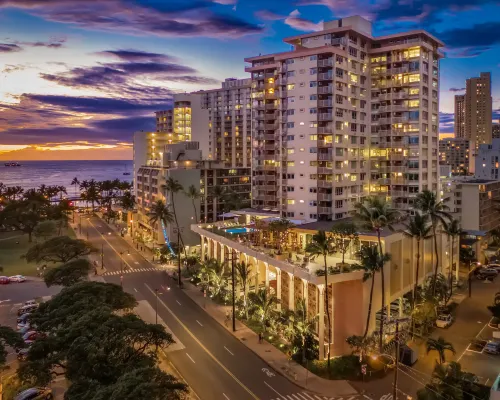 Queen Kapiolani Hotel Hotels near Waikīkī Shell