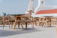 أوليفينج ميكونوس لاكشري سويتس