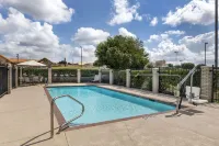 Best Western Plus Lake Worth Inn  Suites - Pools