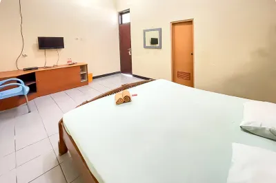 Hotel Shanty Mitra RedDoorz Hotels in Cigandamekar
