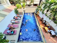 Darling Pub Hostel - Kolam Renang