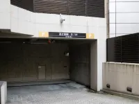 アパホテル〈大阪谷町四丁目駅前〉 - 駐車場