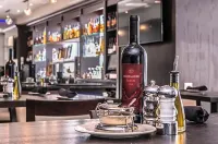 法明頓希爾斯-底特律西北假日酒店 - 酒吧