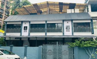 Astha Kandivali Service Apt