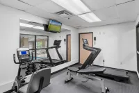 Baymont by Wyndham Lawrence - Gym