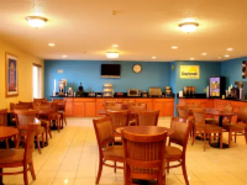 Days Inn & Suites by Wyndham Bloomington/Normal IL Hotels in Bloomington