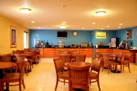 Days Inn & Suites by Wyndham Bloomington/Normal IL Hotels in Bloomington