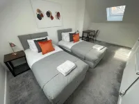 3 Bedroom New House with Wi-Fi Sleep 5 by Home Away from Home