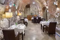 Hotel Unicus Krakow Old Town - Destigo Hotels - Nouto- ja jättöpalvelut