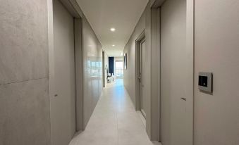 Y COLLECTION by UH FLAT OSIRIA