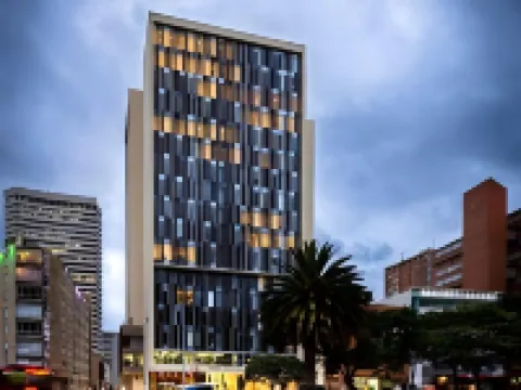 Hotel bh Bicentenario Hotéis próximos à(ao) Biblioteca Luis Ángel Arango