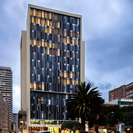Hotel bh Bicentenario Отели рядом с достопримечательностью «Музей золота»