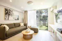 Luxurious Manly Retreat with Beachside Bliss