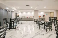 Wingate by Wyndham Tuscaloosa - Parkplatz