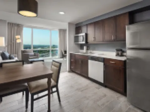 ホームウッド スイーツ バイ ヒルトン ティーネック グレンポイント ティーネックのホテル