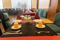 克里希納皇家酒店 - 早餐