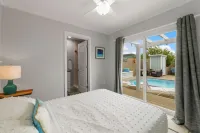 Private Pool Backyard Oasis! Tiki Bar. 3 blocks to beach. Quiet West End by 30A!