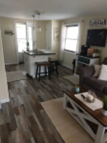 Keys cottage -walk to the strip,Private lot, 2bdr 3rd guestroom detached.Spire