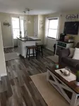 Keys cottage -walk to the strip,Private lot, 2bdr 3rd guestroom detached.Spire
