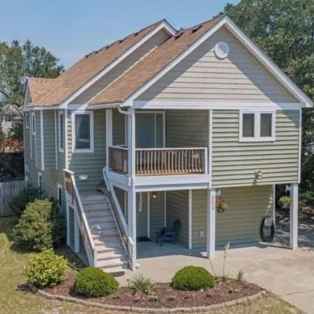 Cozy 3 Bedroom-2 Bath-Close to Beach and Shops-