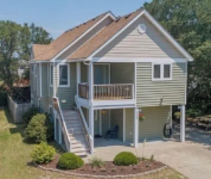 Cozy 3 Bedroom-2 Bath-Close to Beach and Shops-