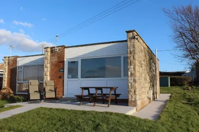 Holiday Chalet with stunning sea views  호텔