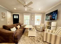 2nd Street Retreat: Private Cottage in Downtown Bentonville