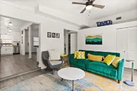 Beautiful home with heated pool, minutes away from Siesta key beach