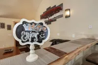 JACUZZI SUITE 2 Queen Beds Private and Romantic!