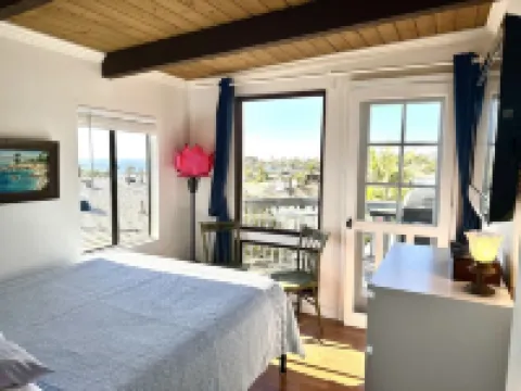 Casa Lagunita: An artistic, ocean-view retreat!