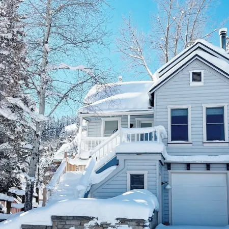 Charming Cottage steps to restaurants, shops & slopes