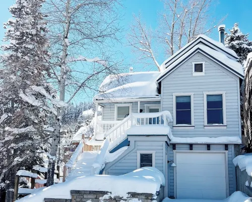 Charming Cottage steps to restaurants, shops & slopes Hotels in Summit County