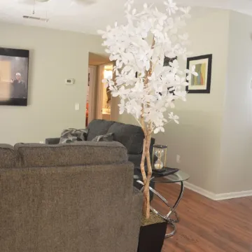 The Perfect Spot: 2-Bedroom Apt - Centrally located in fabulous Enterprise!