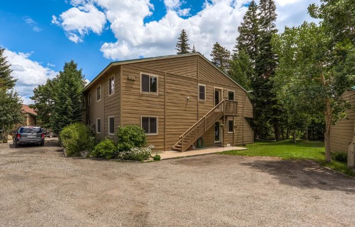 Cozy Creekside Condo (ground level, end unit)