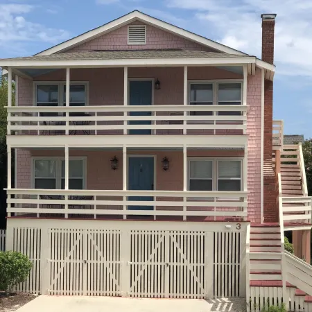 Captain's Quarters: Main Floor Suite of Classic 1940's Beach Cottage Duplex