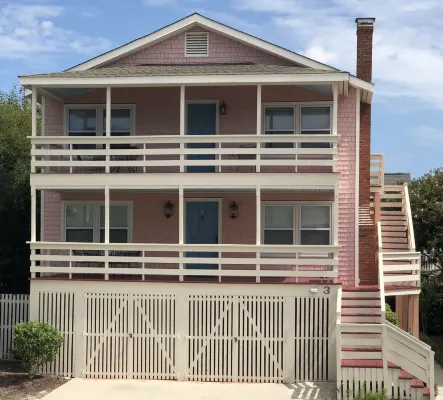 Top Floor Suite of classic 1940's Beach Cottage