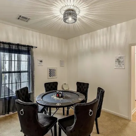 The Woodbriar, close to Hard Rock Casino, downtown Tulsa/BOK + patio w/fire pit