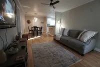 Cozy Cottage next to MSU Texas, centrally located!