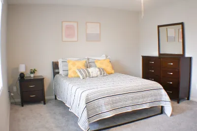 Cozy, Clean, Comfortable Home for Large Families Отели рядом с достопримечательностью «MidAmerica Nazarene University»