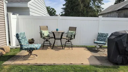 Tina's bungalow Отели рядом с достопримечательностью «YMCA»