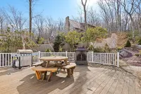 Lakeview-Hot Tub-Pool Table-Poker Table-ArcadeGame: Harmony Lakeview Haven