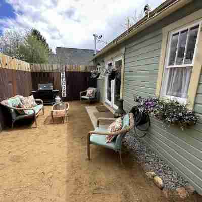 Downtown Bozeman Bungalow, pet friendly with private fenced yard Hotel Exterior