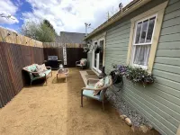 Downtown Bozeman Bungalow, pet friendly with private fenced yard