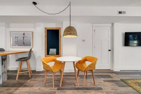 "Calm it Down" Bikes, Beach, and 5 star reviews!